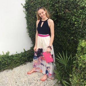 EUC Sz 8 Vince Camuto Navy/Cream Maxi Dress